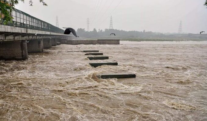 yamuna crosses danger mark; delhi on alert