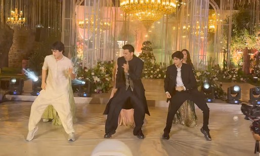 Hrithik Roshan With Sons Hrehaan and Hridhaan Ishq Tera Tadpave