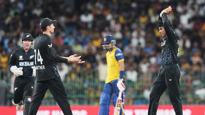 Mitchell Santner Explosive 47* Crushes SL 61 Runs