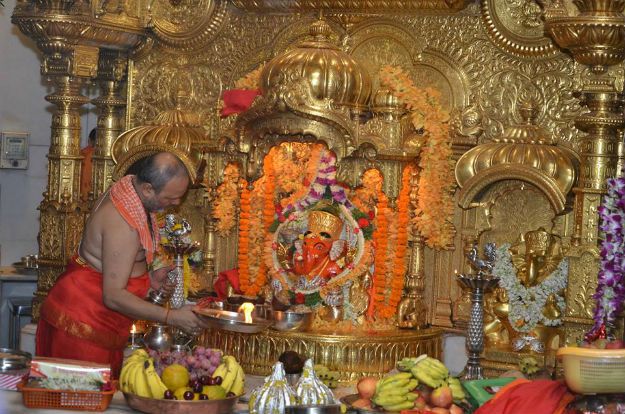 Siddhivinayak Staff Siphoned Off ₹10,000 Daily in Donation Box Theft Racket