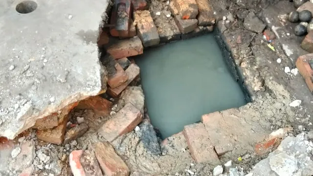 Delhi News Today: दिलशाद गार्डन में नलों से निकल रहा सीवर का पानी, हादसे का इंतजार