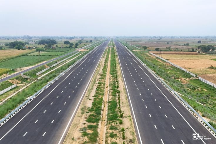 Delhi-Dehradun Expressway SOS Failure: Commuters Stranded, NHAI Helpline Useless