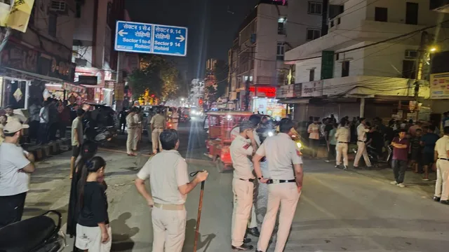 Delhi News Today: रोहिणी में पार्किंग विवाद में महिला ने बुजुर्ग दुकानदार को मारा थप्पड़, लोगों ने मचाया हंगामा