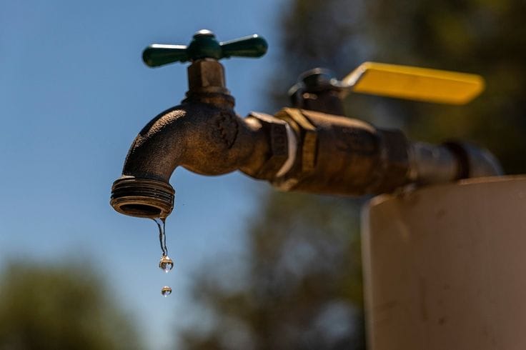 Delhi Water Crisis Deepens as Dry Taps and Low Pressure Persist Despite Haryana Release