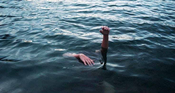 Mumbai Boat Capsizes Near Khar Danda, One Fisherman Dies and Another Injured
