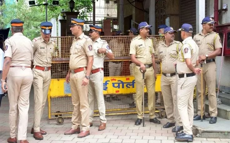 Pune Lift Tragedy: Seven-Year-Old Boy Dies After Getting Trapped Between Lift Door and Wall in Sinhagad Road Society