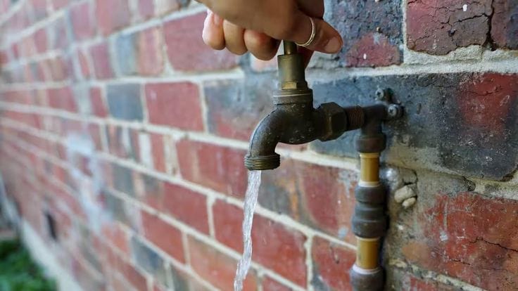 Mumbai Water Cut From May 15: BMC to Slash Supply by 10% as Reservoir Levels Fall