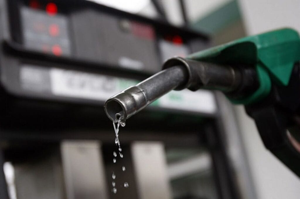 Panic Buying Pushes Petrol and Diesel Sales Up 20% in Maharashtra in May