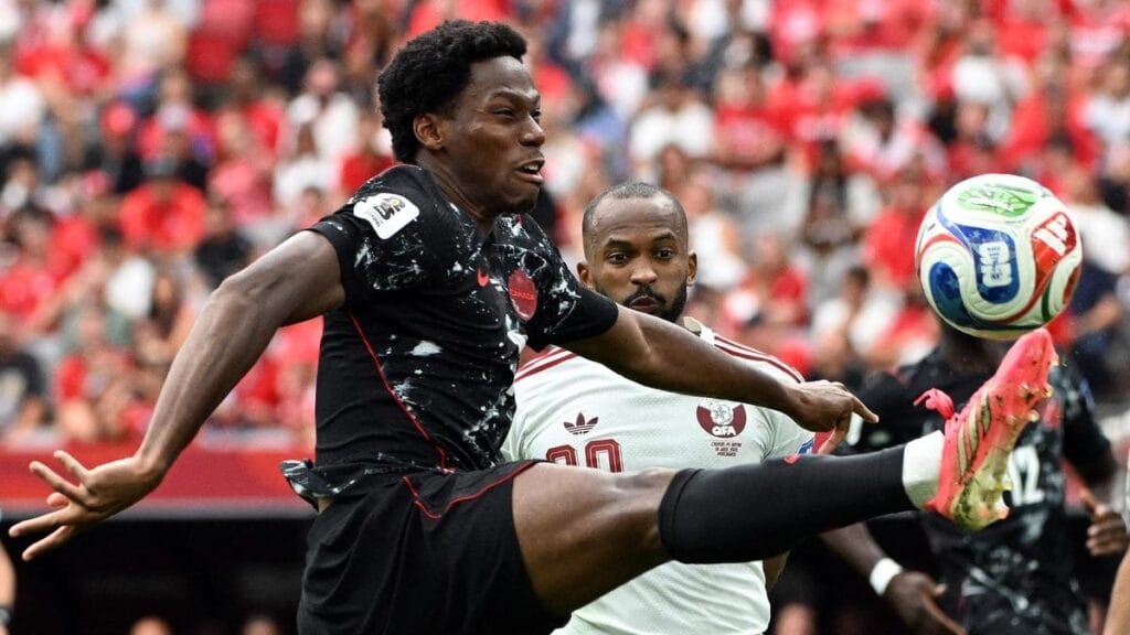 Canada Crush Nine-Man Qatar 6-0 to Earn First World Cup Finals Win: Co-Hosts Top Group B on Goal Difference After Red Card Drama