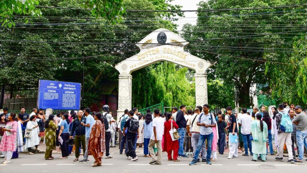 Delhi Govt to Create ‘Cooling Zones’ for Parents Waiting Outside NEET Centres on June 21