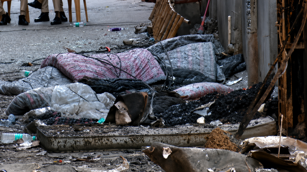 Delhi Heroes Save Fire Victims as Mattress Shop Owner Sacrifices Rs 2 Lakh Stock in Malviya Nagar Blaze
