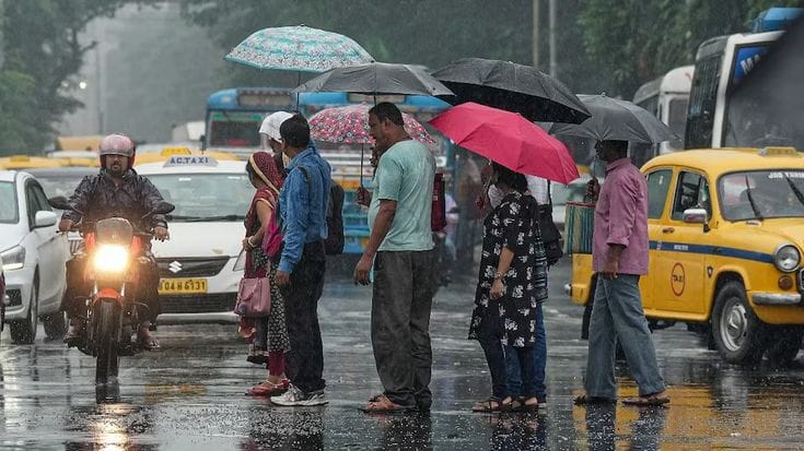 Light Rain Brings Relief in Mumbai After Monsoon Delay: 25 mm at Worli, Ghatkopar Records 24 mm