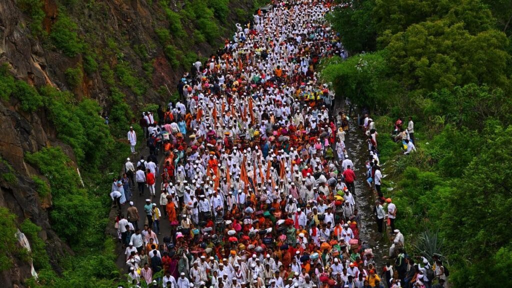 Pune Pilgrims Truck Accident: 3 Warkaris Killed, 10 Injured on Saswad-Jejuri Road