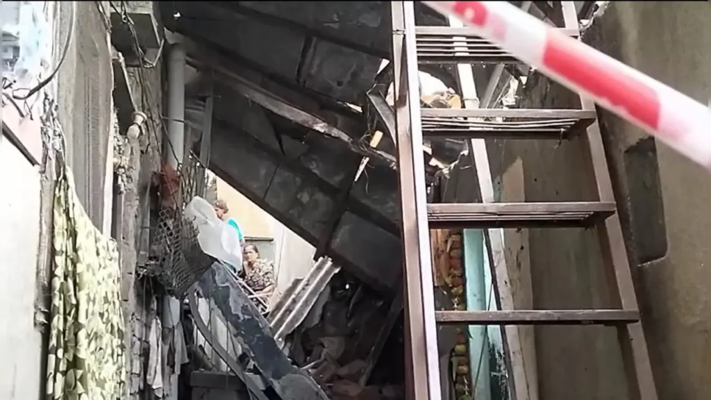 Thane House Collapse: 12-Year-Old Boy Dies in Sleep After Old Structure Crashes Onto Neighbouring Home
