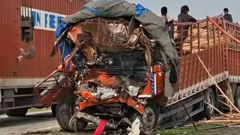 Maharashtra Family Burnt Alive After Truck Overturns, Collides With Car on Samruddhi Mahamarg