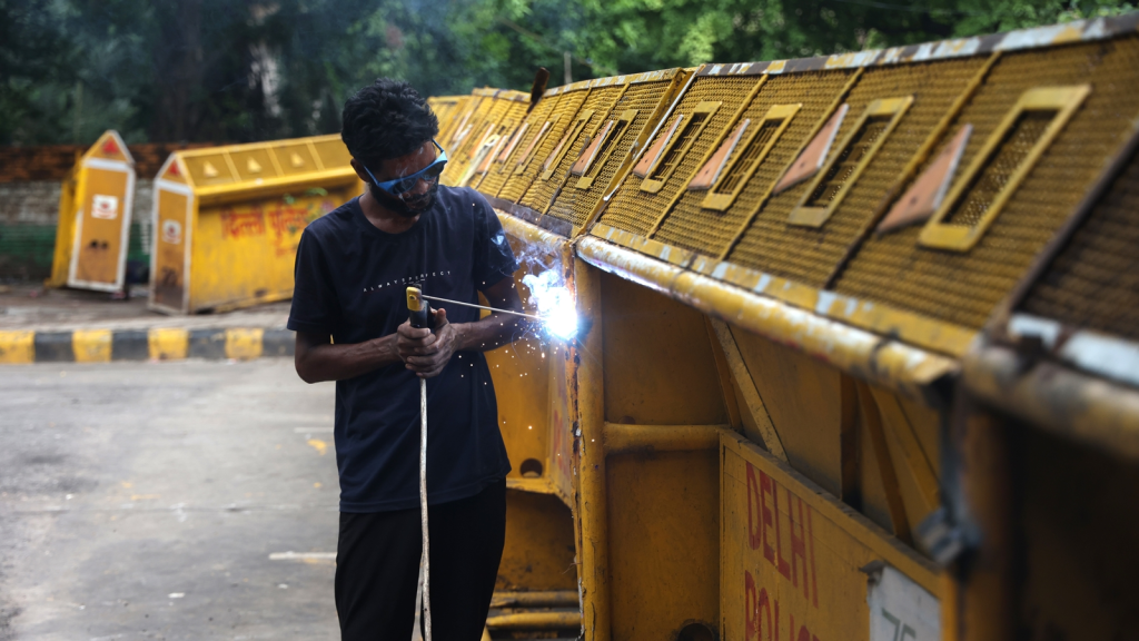 Amid CJP Warning of Fresh Protests, Delhi Police Welds Barricades at Jantar Mantar