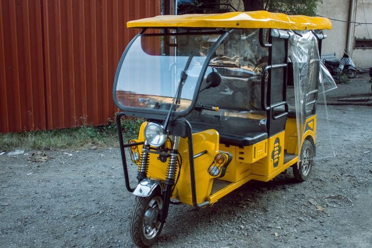 E-Rickshaw Off: Delhi Viral BAT-BMS Prank Raises EV Safety Concerns
