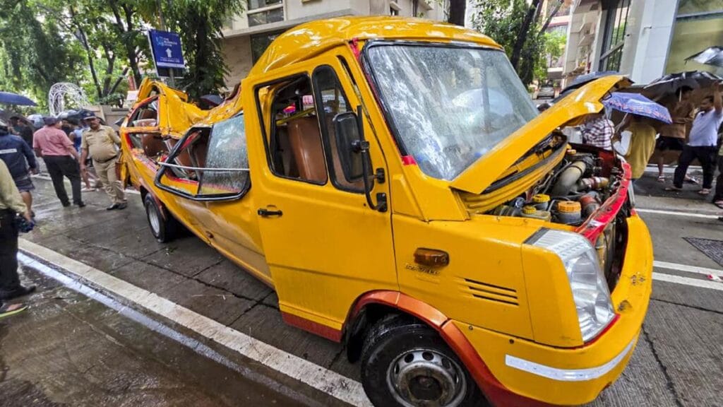 Chembur Tree-Fall Incident: Clean Chit to BMC Gardens and Roads Departments, Contractors Told to Pay Fine