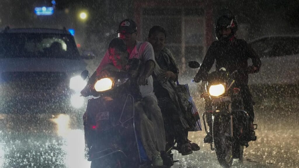 Monsoon Disrupts Lives Across India: Mumbai Air Traffic Hit, Heavy Rain Alerts for Himachal, Kerala, Odisha and More