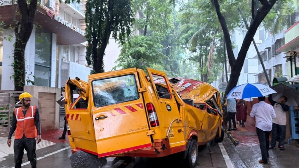11-Year-Old Student Killed as Tree Falls on School Bus in Mumbai’s Chembur