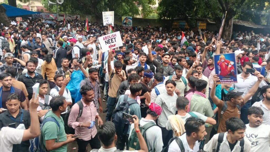 Mumbai Shivaji Park Protest Grows Over Delhi Police Action Against Sonam Wangchuk