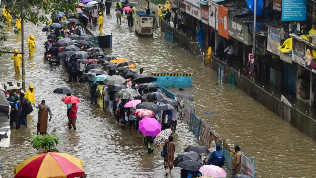 Man Drowns After Falling Into Mumbai Manhole Amid Heavy Rain; BMC Suspends 4 Officials