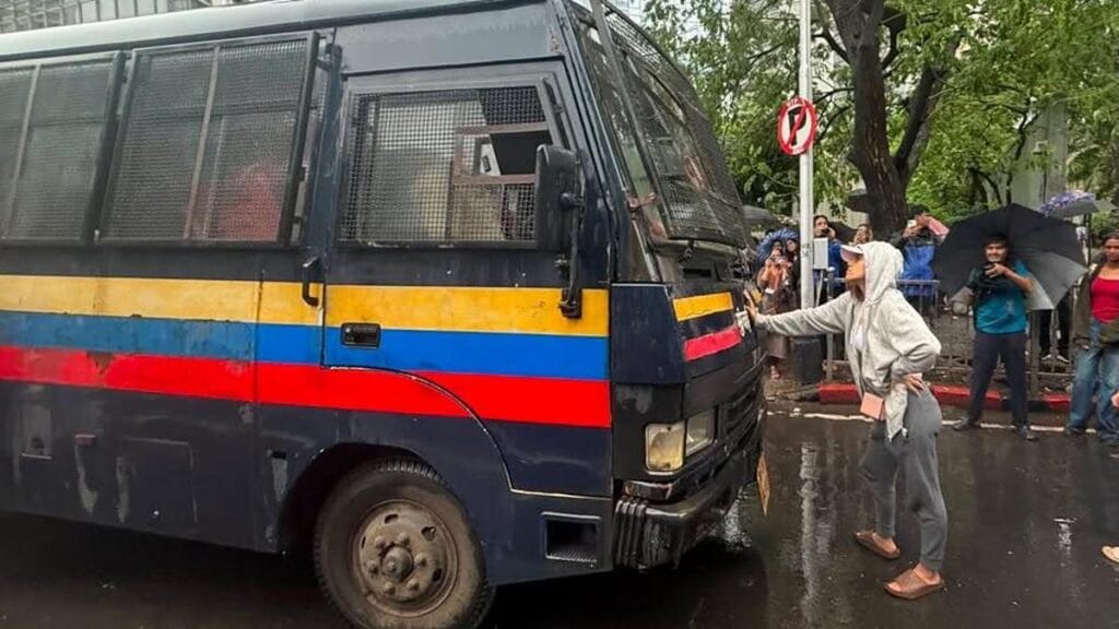 Woman Who Stopped Mumbai Police Van Files Complaint Over Online Abuse and Harassment