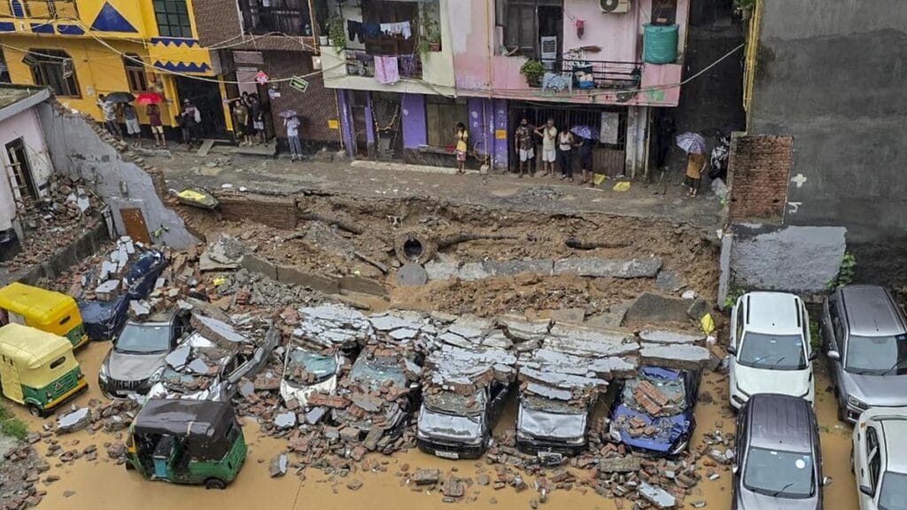 Delhi Rain Tragedy: 18-Year-Old Swept Away in Overflowing Sarita Vihar Drain, Search Continues