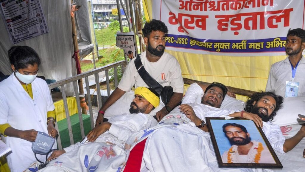 Jharkhand Government Cancels 14th JPSC Exam, but Students Continue Protest for CBI Probe