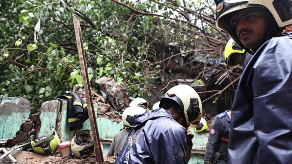 Mumbai Kurla Landslide: Six Dead, Four Injured as Rescue Teams Search Debris