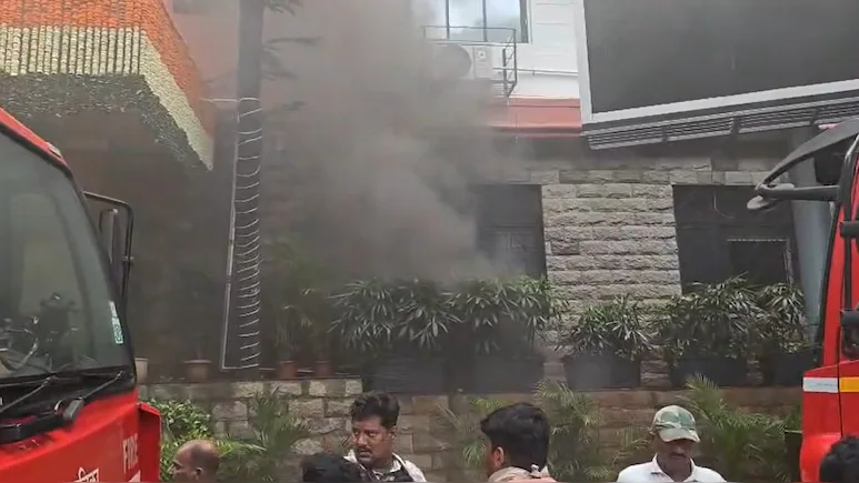 Fire Breaks Out at Mumbai’s Aayakar Bhavan in Churchgate; Evacuation Underway