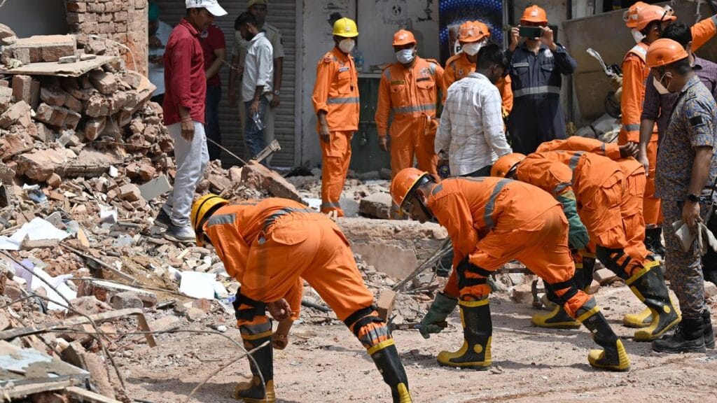 Delhi Building Collapse: Death Toll Reaches Seven as Rescue Operations Conclude; High Court Orders MCD to Inspect All PG Hostels Within One Week