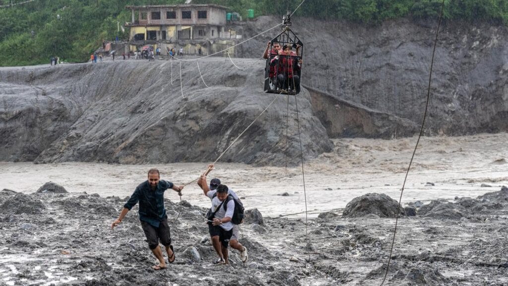 Nepal Flash Floods Aftermath: Death Toll Near 1,250 as More Than 4,000 Still Missing; 583 Foreigners Unaccounted For