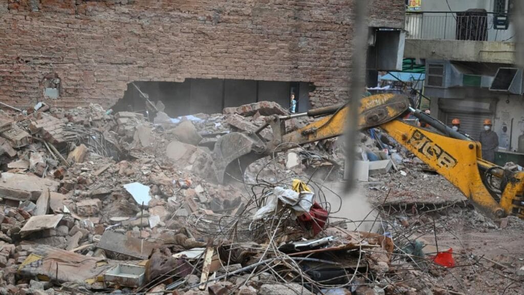 Delhi Building Collapse: Death Toll Rises to Six as NDRF Continues Rescue Operations in Satya Niketan
