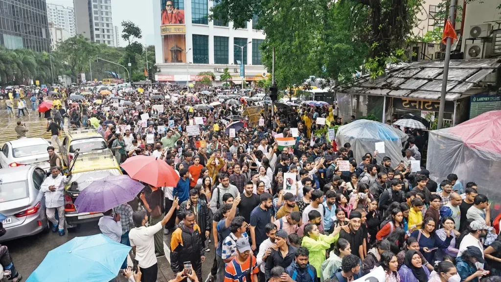 Mumbai Police Impose 15-Day Ban on Gatherings of 5+ People, Processions, and Loudspeakers from September 9 to 23. Under the Maharashtra Police Act